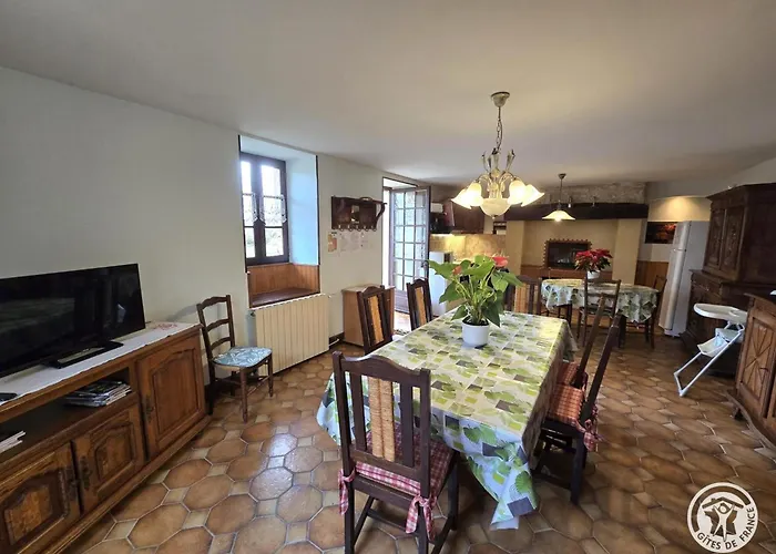 Holiday home Maison Spacieuse A Avec Piscine Privee Et Animaux Admis - Fr-1-616-218 *